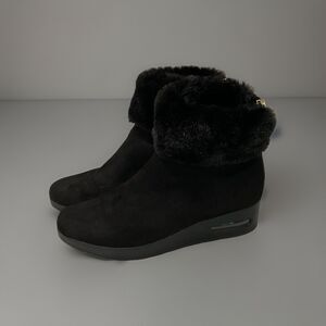 DKNY Donna Karan Suede Faux Fur Wedge Boots - US 8.5 M, Black